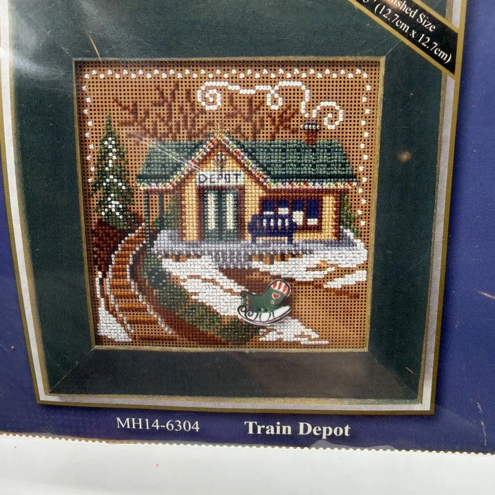 Mill Hill 2006 Button Beaded Christmas Village Kit Train Depot MH14-6304 NEW NOS